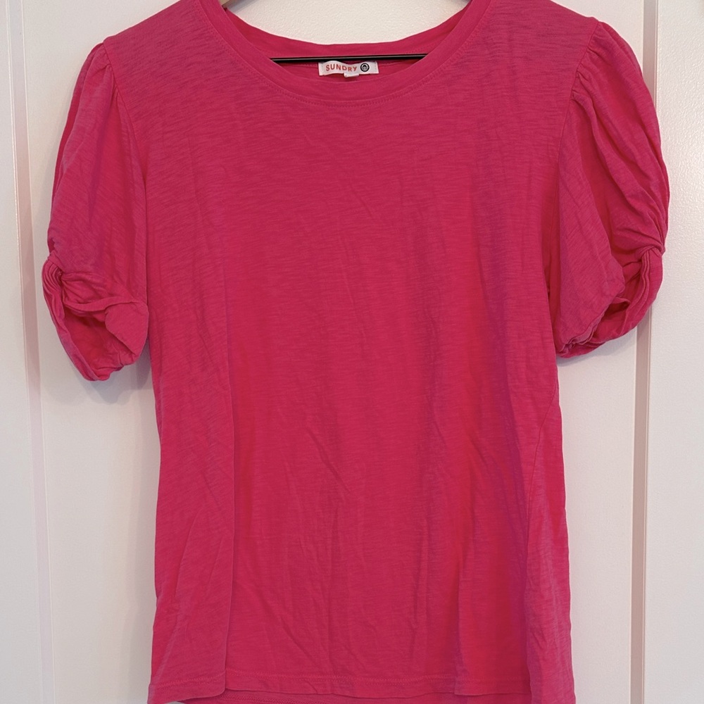 Sundry. Vibrant Pink Short Sleeve Top. Size 1. Puffy sleeves. 100% Pima Cotton.